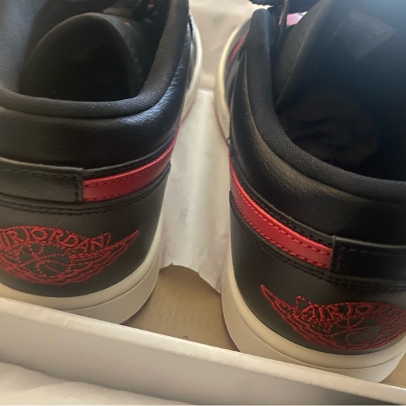 Jordan Women's Black and Red Sneakers Size 11 - Picture 3 of 7